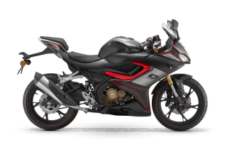 QJ MOTOR SRK 125R Čierna